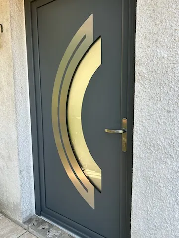 Pose d'une porte d'entrée à Mercurol Veaunes, Valence, Lel Menuiseries - Tryba Valence